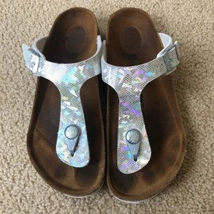 Birkenstock girls Gizeh iridescent size 33 (2-2.5)